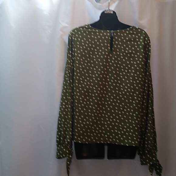 Woman's long sleeve top with pokka dots - Picture 3 of 6